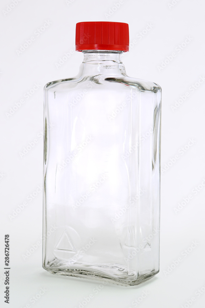 Flacon en verre vide contenant des produits ménagers