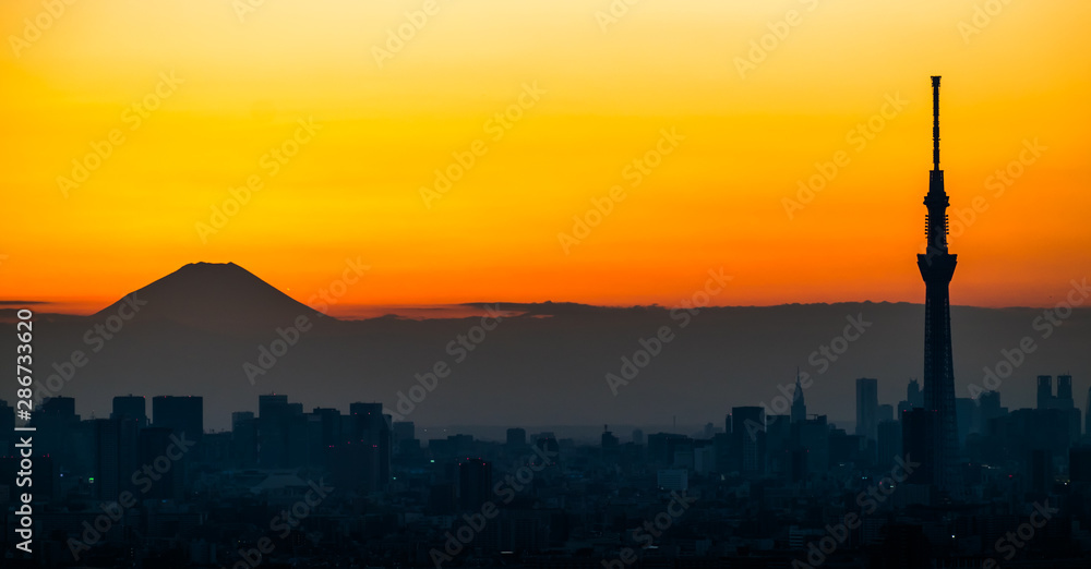 Naklejka premium Sunset Tokyo Cityscapes and Mount Fuji