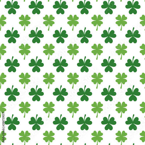 Seamless pattern with green clovers