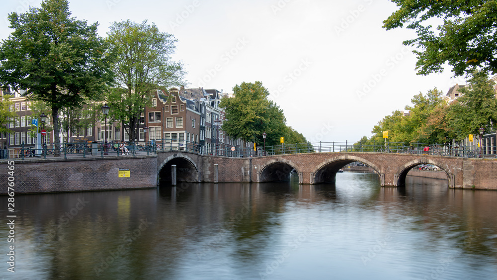 Amsterdam - Brücke in der blauen Stunde (08/2019)