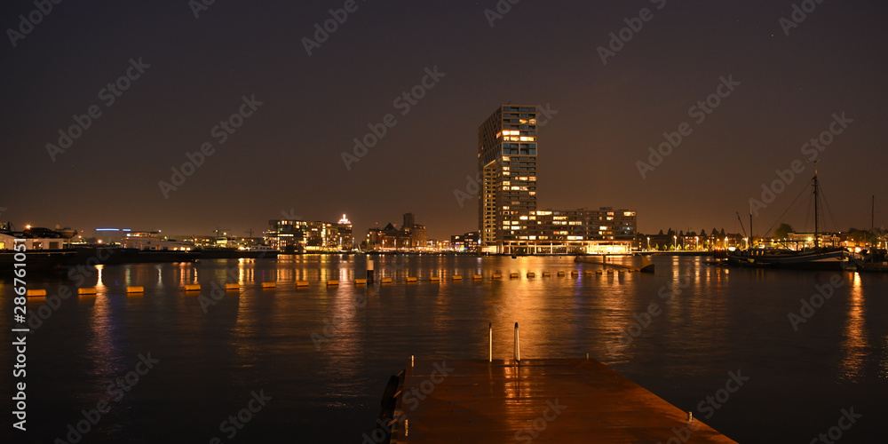 Amsterdam - nachts am Hafen (08/2019)