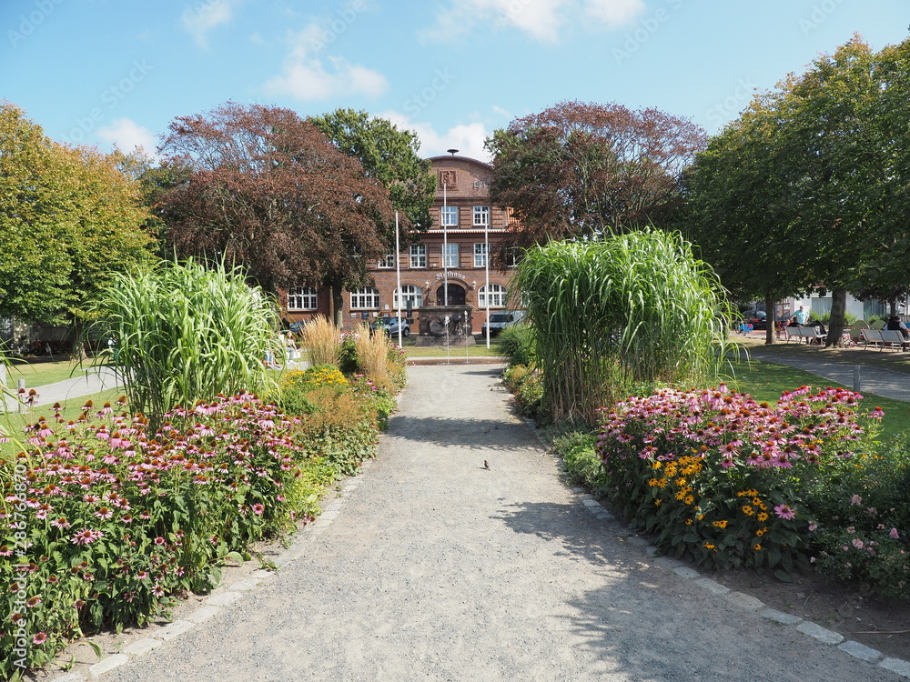 Hafenort Büsum – Strandpromenade, Strand mit Strandkörben und ...