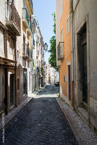 リスボンのバイロ・アルト地区  Bairro Alto, Lisbon, Portugal © TDMMR