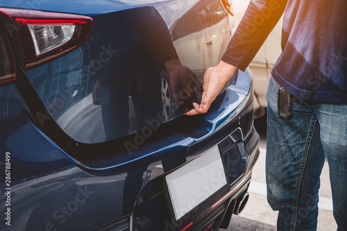 Bilde på lerret Closeup of man hand opening hatchback trunk by touching sensor door