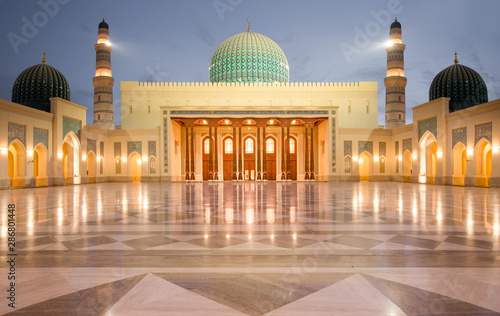 The grand Sultan Qaboos mosque