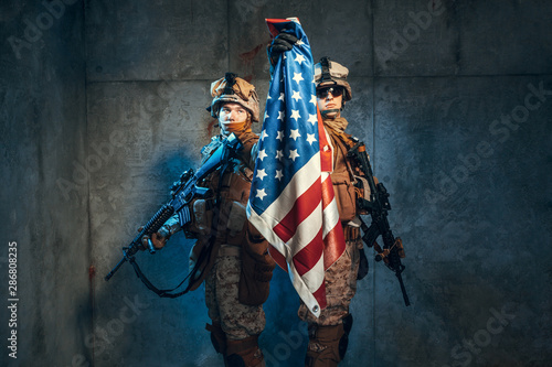 Tableau sur toile man military outfit a mercenary soldier in modern times with US flag in studio
