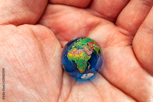 Foto Environmental awareness, global warming consciousness and aspirations to protect
