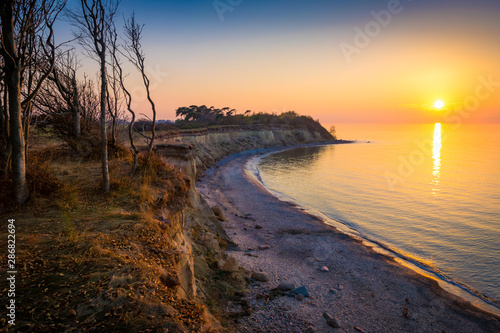 Sonnenuntergang an dern Ostsee K  ste auf Insel R  gen - Herbst