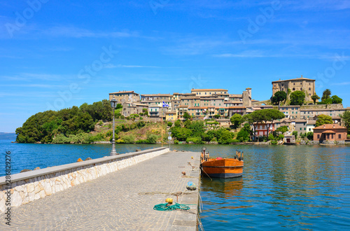 Fotografie Capodimonte (Italy) - A little old town on Bolsena lake with fortress and sugges