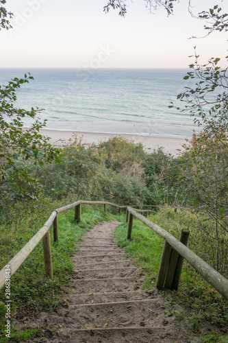 Treppe hinab zum Strand an der Ostsee