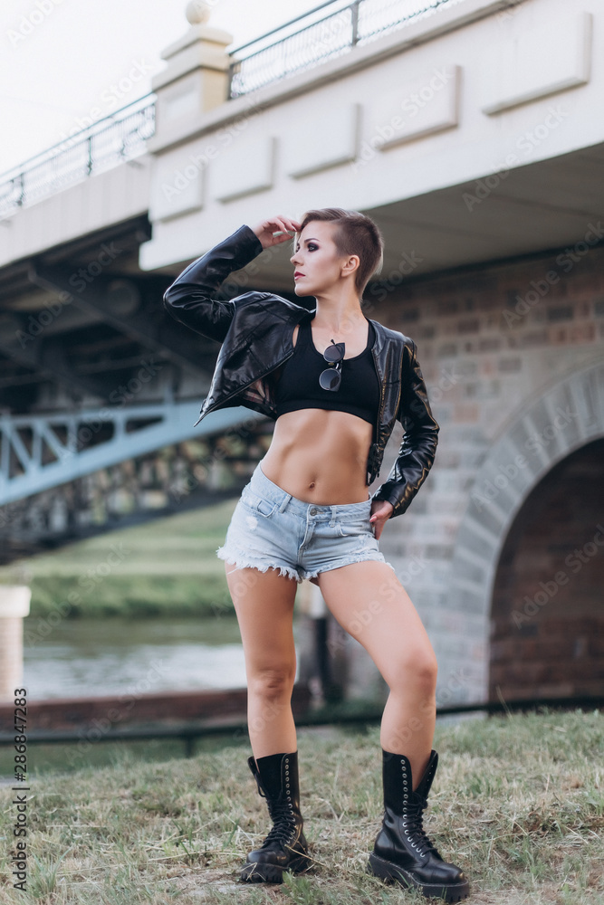 Obraz premium Sexy cheeky woman near bridge posing 