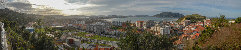 Obraz premium Overview of the bay of Laredo in Cantabria