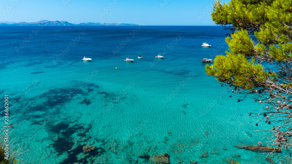 Mallorca Bucht mit Yachten