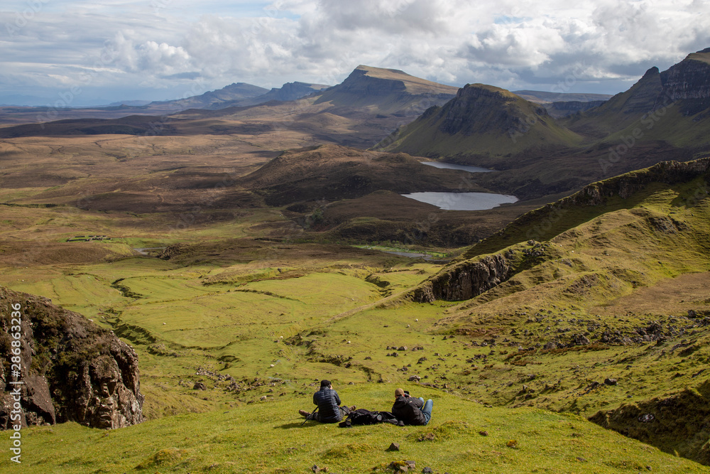 Φωτογραφία Two photographers waiting for the golden hour in the Quiraing, Isle of Skye, Sco