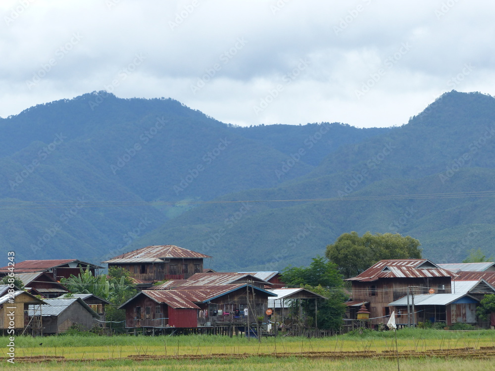 Village sur le lac Inlé - Birmanie