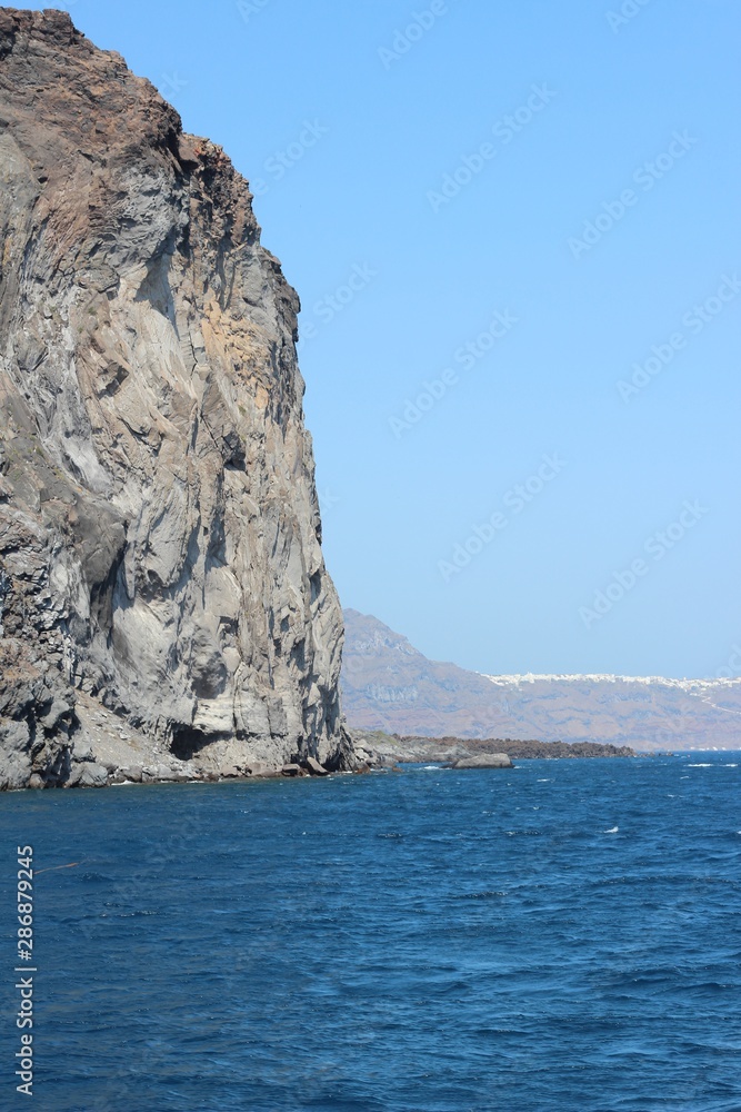 Großer Fels im Meer