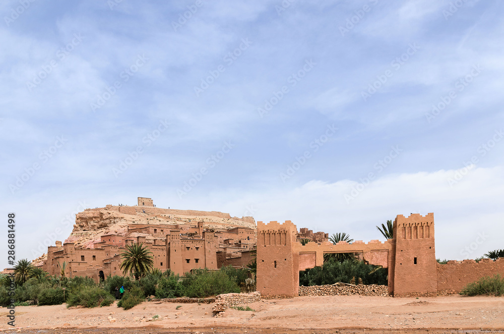 Obraz premium UNESCO World Heritage Site, Amazing view of Kasbah Ait Ben Haddou near Ouarzazate in the Atlas Mountains of Morocco.