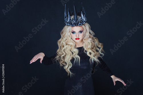 Foto Portrait of a Gothic Queen