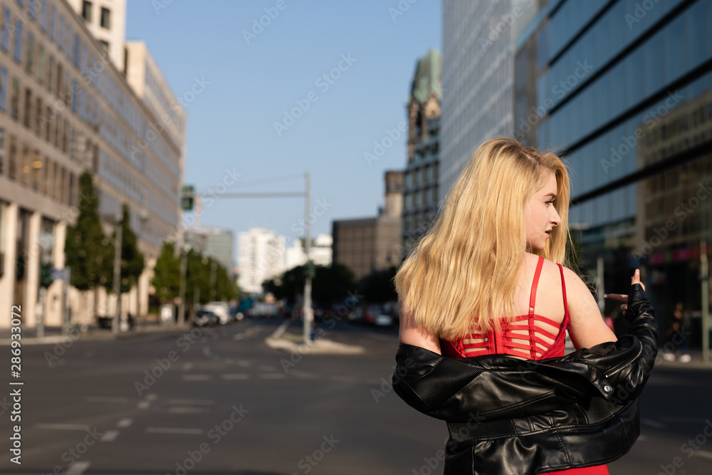 Frau in der Stadt
