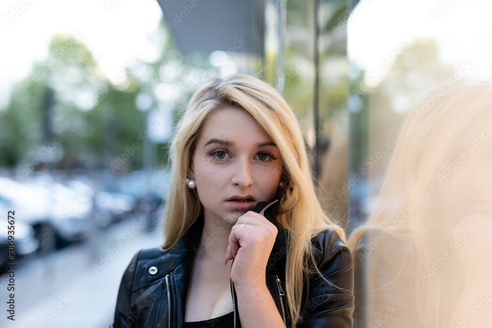 Frau in der Stadt Frau in der Stadt