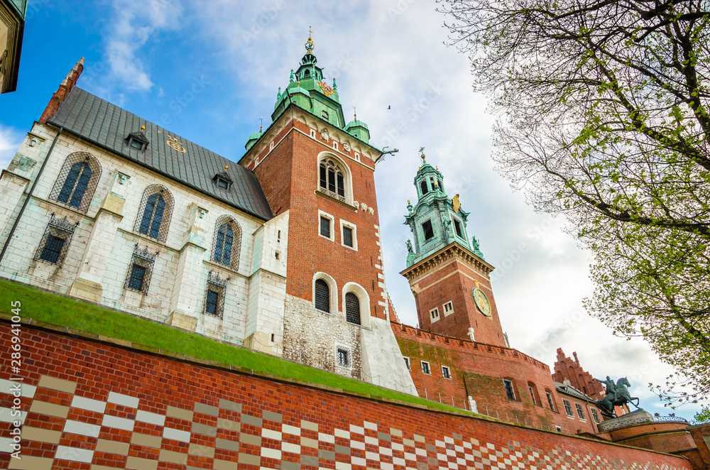 Fototapeta premium Cathedral of St Stanislaw and St Vaclav and beautiful Wawel castle in Krakow Poland.