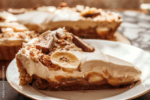 Tart with cocoa cream, dried bananas and nuts. Details.