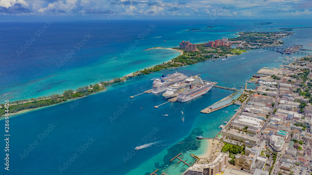 Obraz premium バハマ 旅行 旅 海外 BAHAMA BAHAMAS ナッソー 海 空撮 ドローン 