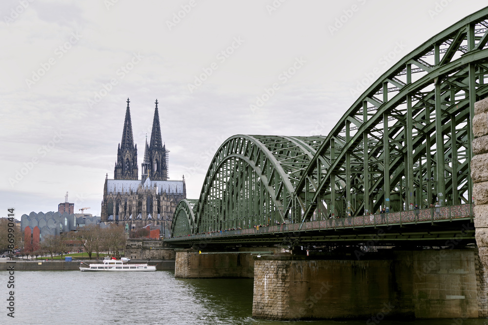 Fototapeta premium Panoramic view over Cologne historic city center