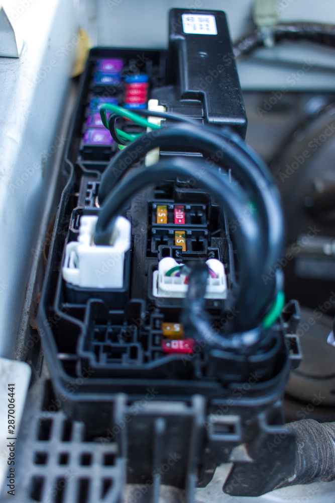 Fuse box for car, replacing the fuse Fuse box for car, replacing the fuse