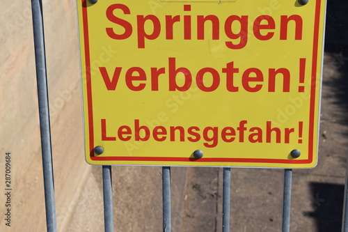 Schild 'Springen verboten' , Paulushof-Absperrdamm photo