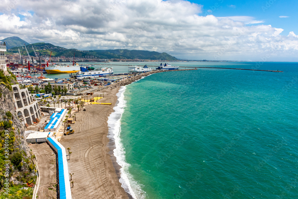 Naklejka premium Italy, view of a stretch of the Amalfi coast