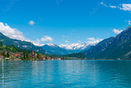 Lake Brienz with a view of Brienz © Jürgen Wackenhut