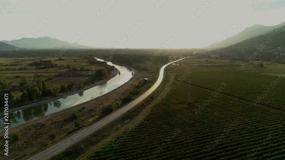 road between river and vineyard road between river and vineyard