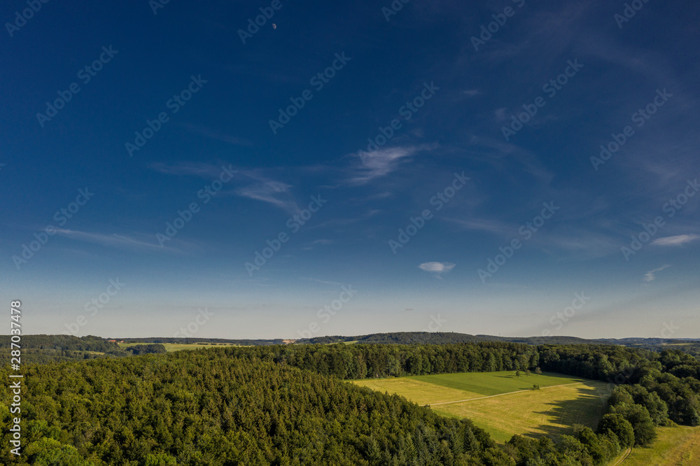 Fototapeta premium Schwäbische Albhochfläche - Luftaufnahme