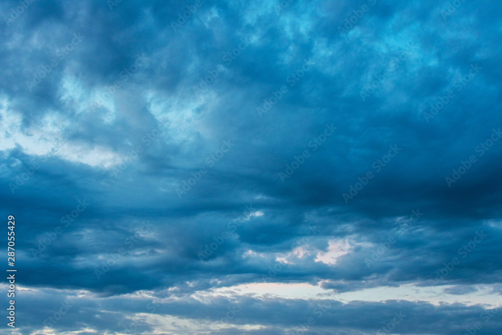 Obraz premium Beautiful lowering sky, clouds, abstract background