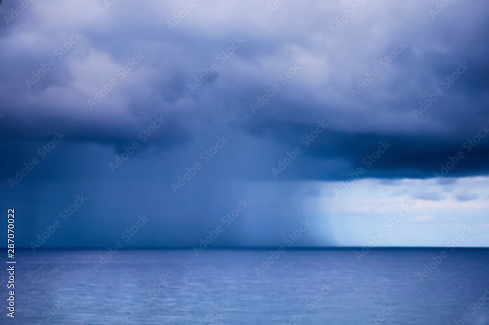 Obraz premium nubes y tormenta en el mar