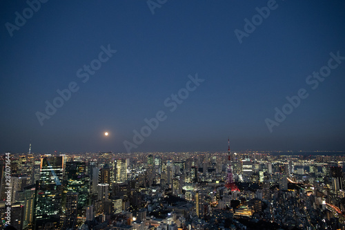 東京の夜景とスーパームーン