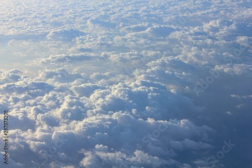 上空 雲の上より空撮