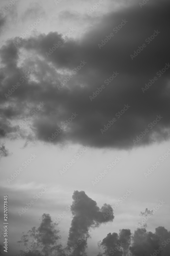 Obraz premium Dark grey cloudy skies