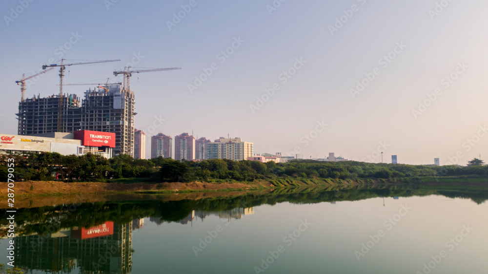 Fototapeta premium Beautiful Pulomas reservoir with skyscrapers
