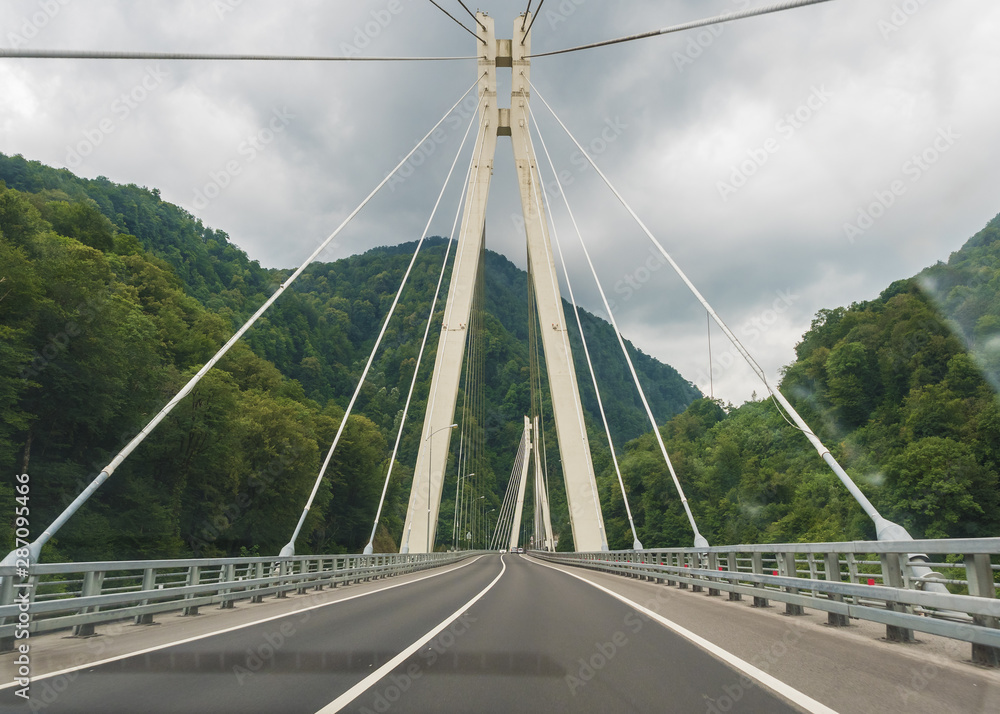 Obraz premium Suspension cable-stayed bridge on the road to Krasnaya Polyana