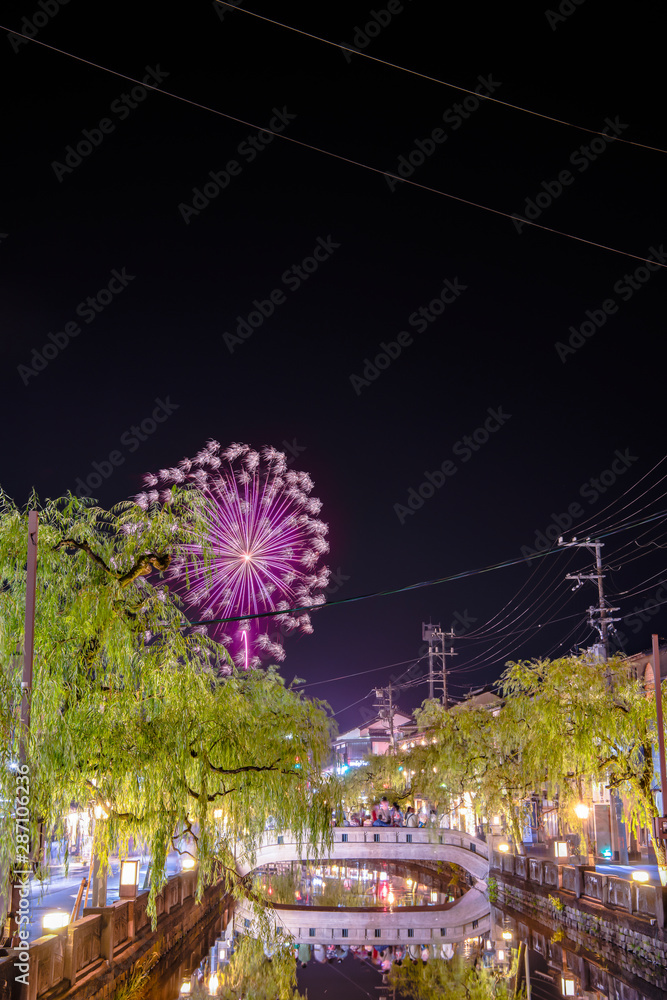 Naklejka premium 城崎温泉 花火