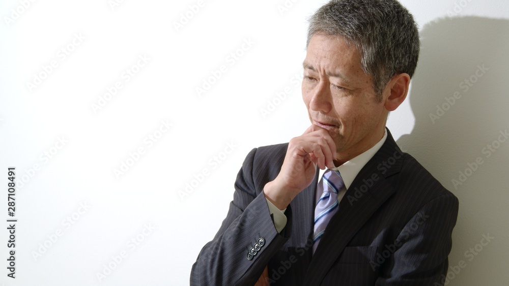 悩む男性 悩む男性