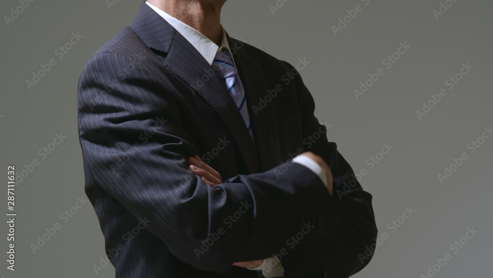 悩む中高年男性 悩む中高年男性