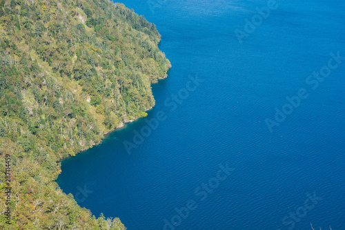 Fototapeta Naklejka Na Ścianę i Meble -  青い静かな湖　摩周湖