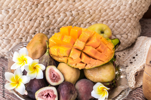 Fototapeta Naklejka Na Ścianę i Meble -  A plate of assorted fruits, sliced mango.
