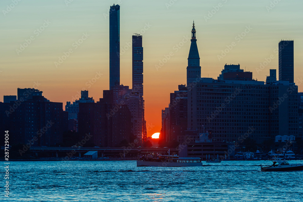 Fototapeta premium Manhattanhenge is one of the Summer's most fantastic event at Manhattan New York . 2019 July 10th and 12th were the best weather condition to watch the fantastic Manhattanhenge.