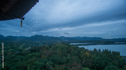 An early winter day around the beautiful west lake of Hangzhou ,this amazing place is stunning all year round. 