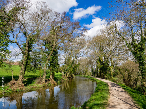 Monmouthshire & Brecon Canal , Brecon beacons national park in Wales, image of canal and towpath