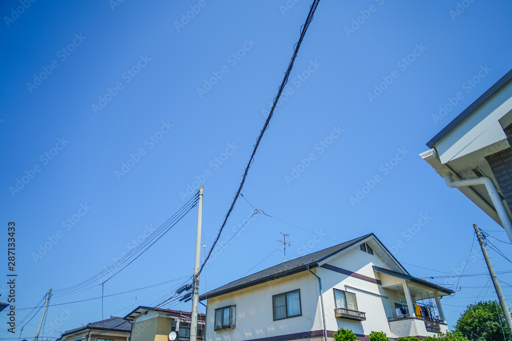 仙台荒井の街並みと青空